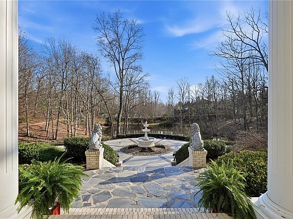 3rd image of 5695 Glen Errol Rd