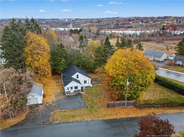 108 Poole St, Woodstock, NB E7M 2L7