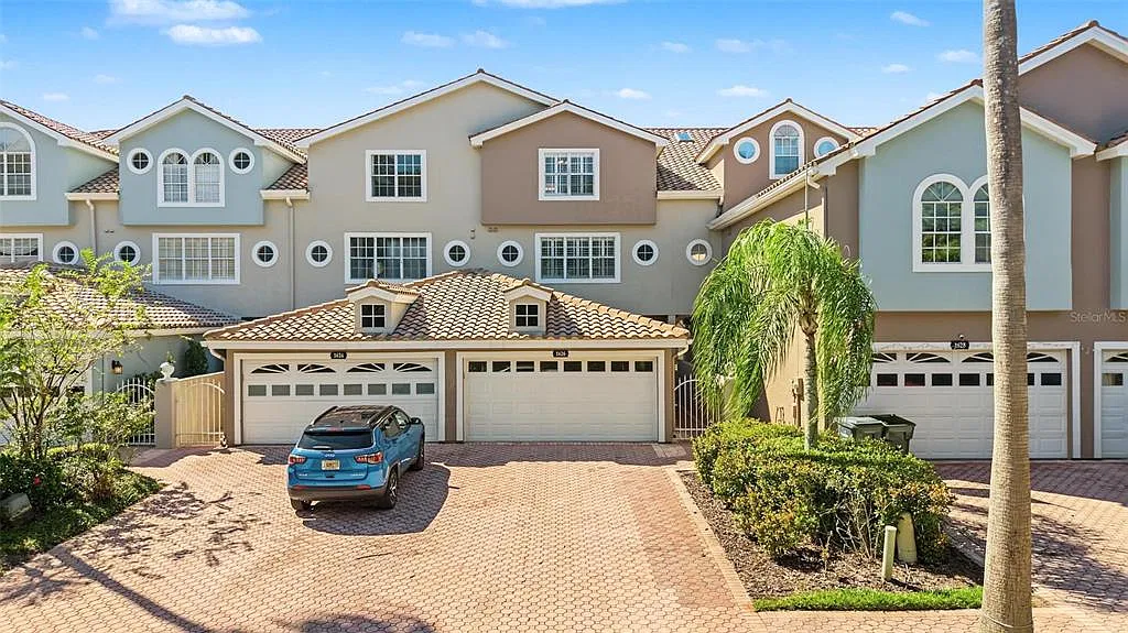 3 bed, 3.5 bath, 3633 sqft, $3,500 — Photo 1