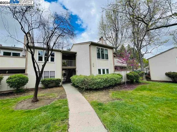 385 Camelback Rd #23, Pleasant Hill, CA 94523