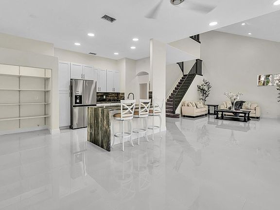 4th image of 36 Monterey Pointe Dr