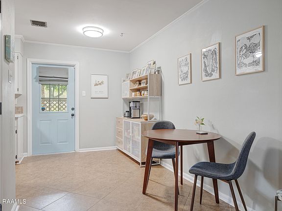 4th image of 106 S Parkwood Dr #2