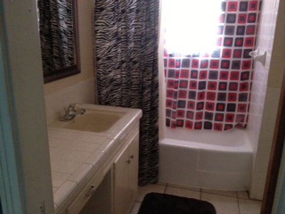 4th image of 1400 E 21st St