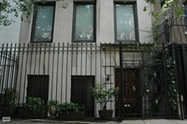 6 East 92nd Street in Carnegie Hill