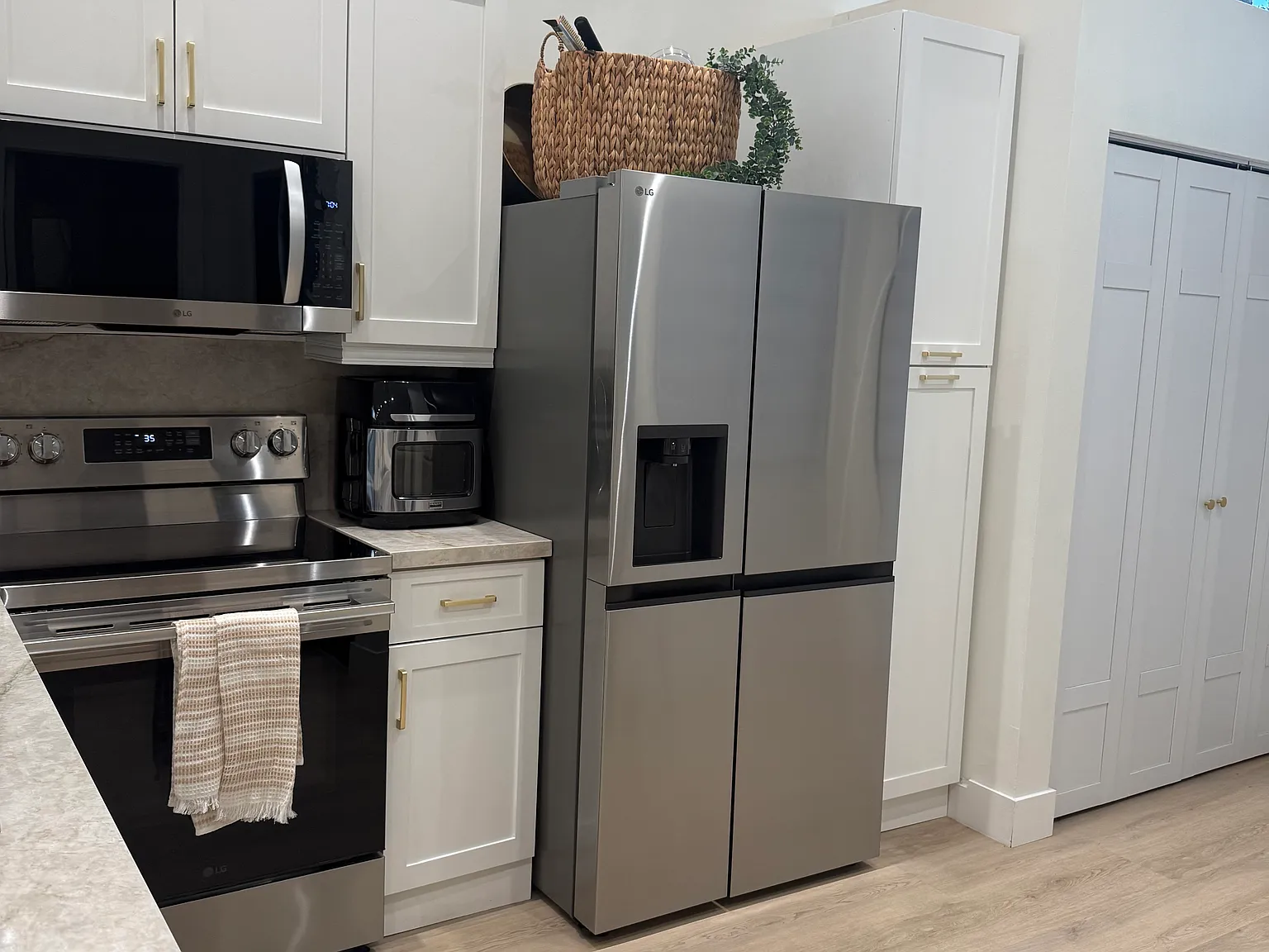 2 bed, 1071 sqft, $3,700 — Photo 3