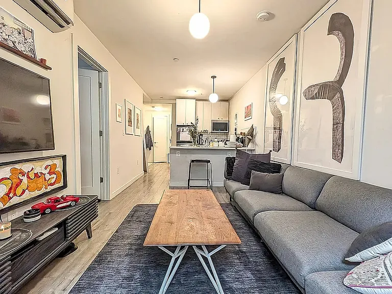 576 Washington Ave #1B — Photo 4