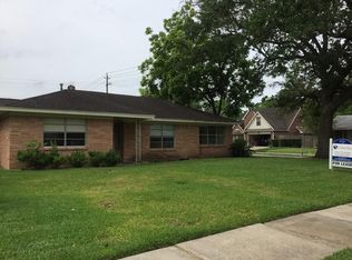304 Hubert St, Webster, TX 77598