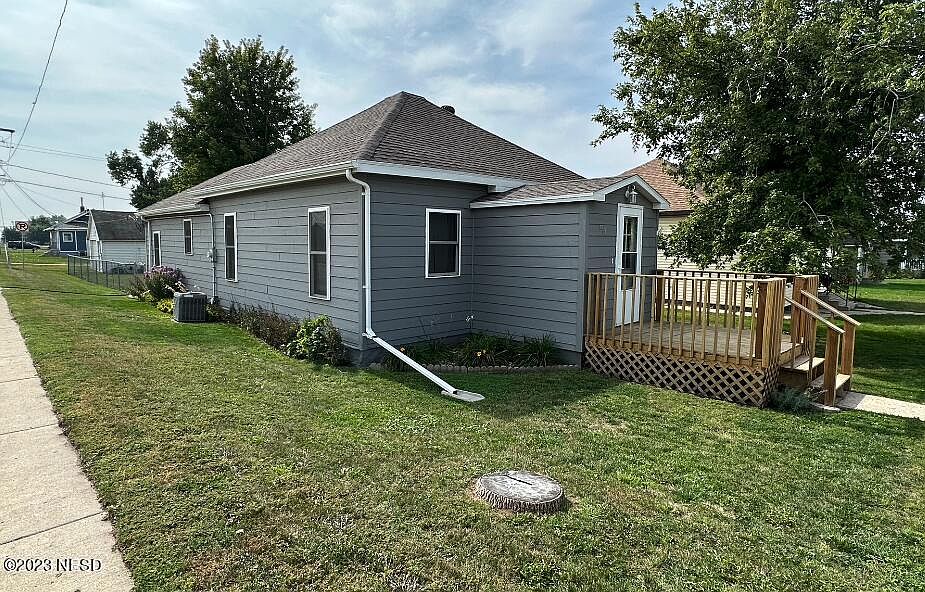 319 E Merrill St, Castlewood, SD 57223 Zillow