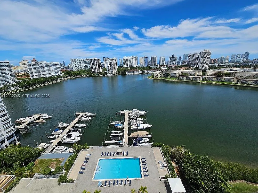 Del Prado Marina — Photo 2