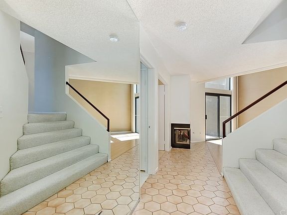 5th image of 2902 Yucatan Pl Unit B