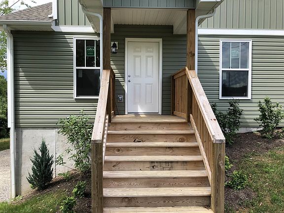 2nd image of 1464 & 1466 Sandy Cir