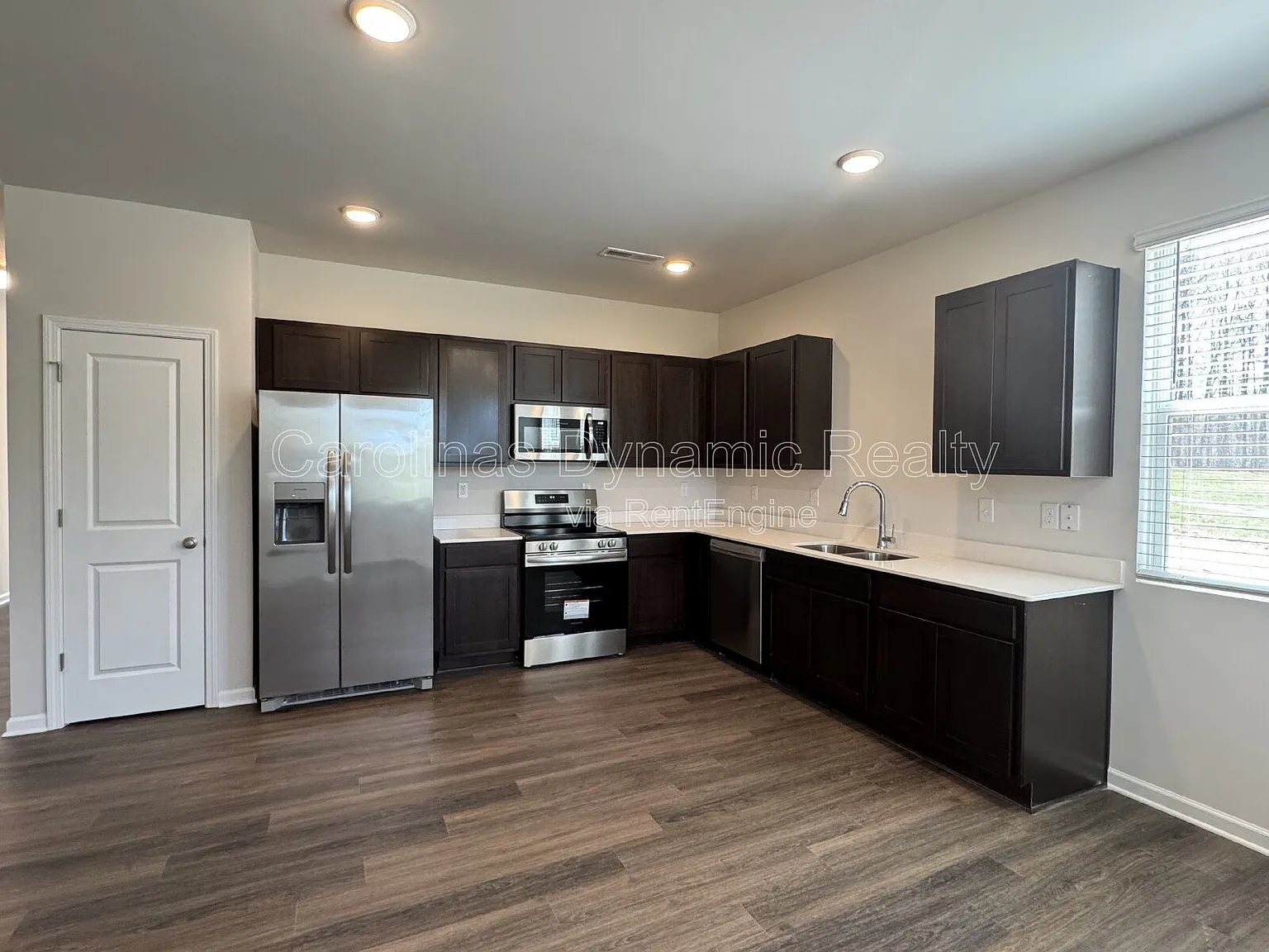 3 bed, 2.0 bath, 1175 sqft, $1,650 — Photo 3