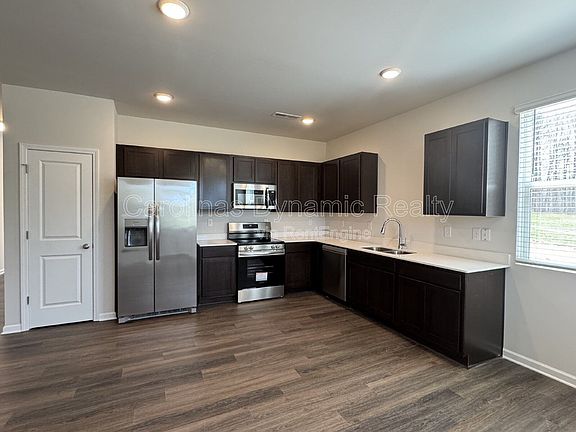 3rd image of 106 Titanium Dr