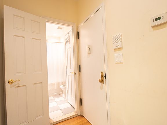 5th image of 382 S 4th St APT 5
