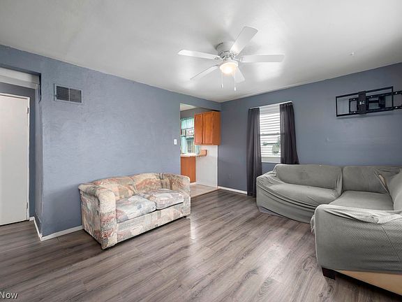 2nd image of 147 Lexington Ave