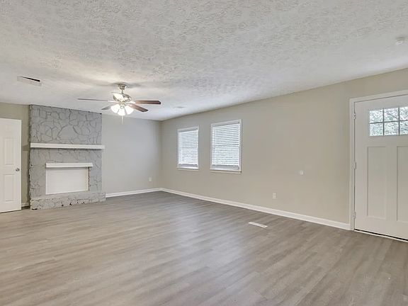 3rd image of 170 Rockin Hill Dr SW