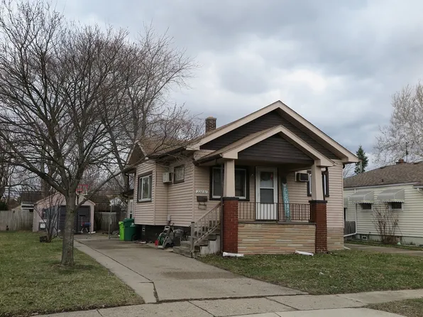 22031 Oakwood Ave, Eastpointe, MI 48021