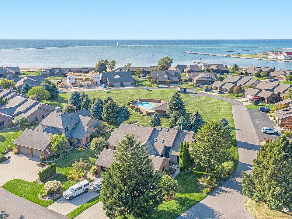 1st image of 255 Harbor Dr