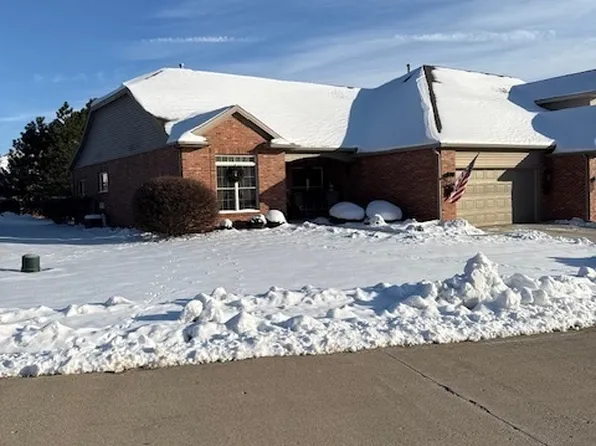 4 Monarch Dr, Bloomington, IL 61704
