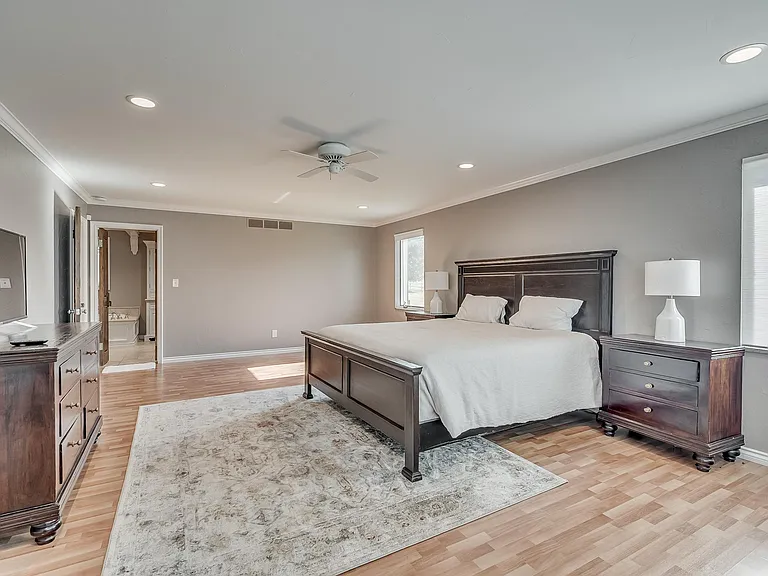 1516 E Britton Rd — Photo 19