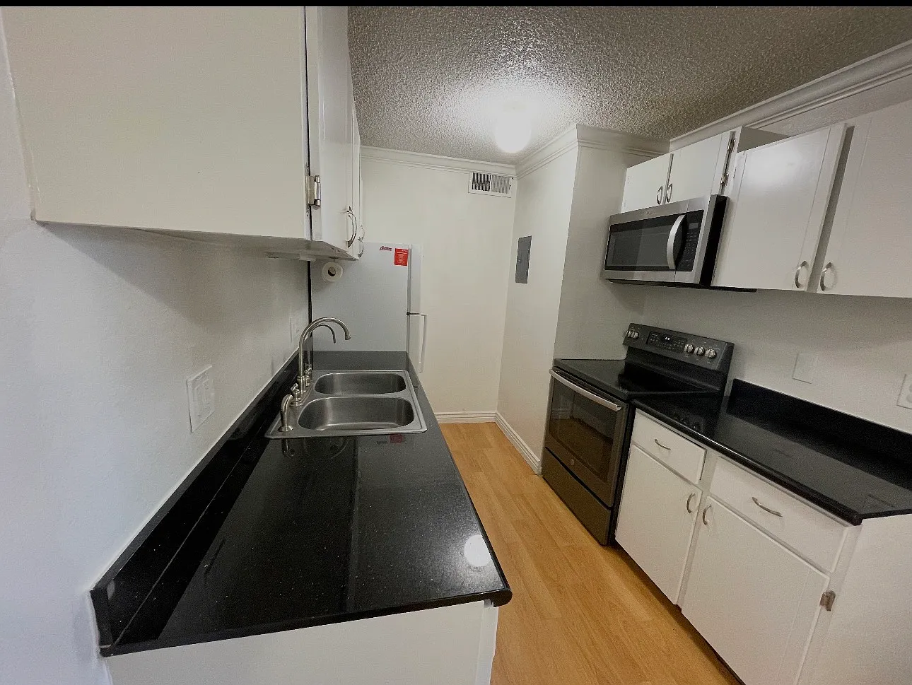 2 bed, 810 sqft, $1,600 — Photo 4