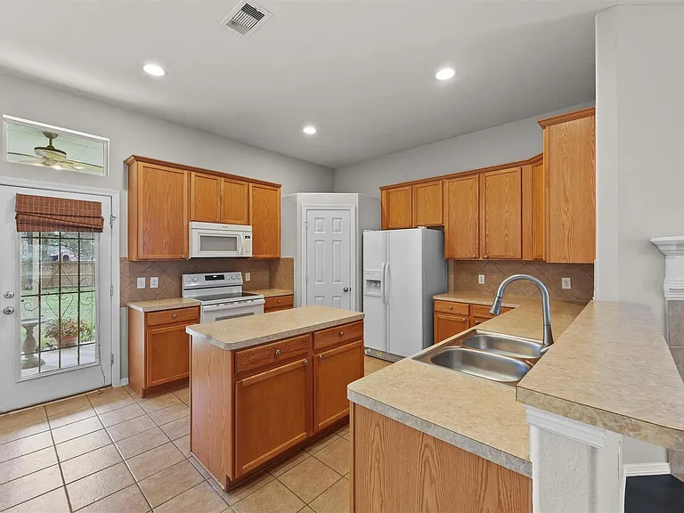 26975 Sabinal Trl — Photo 9