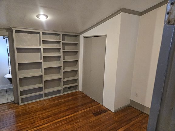 5th image of 524 E 2nd St #1