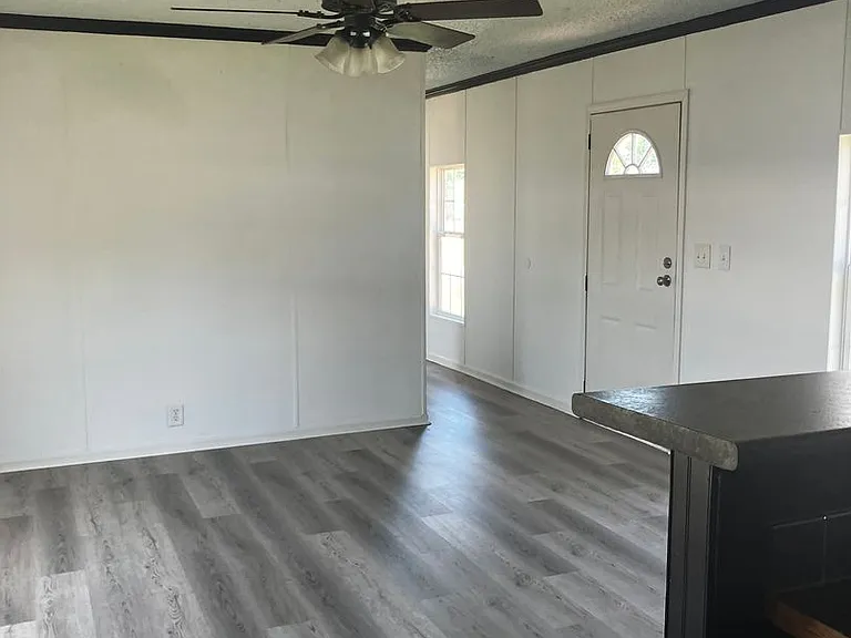 1626 Bradley Ln — Photo 16