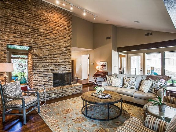 4th image of 9527 Hillview Dr