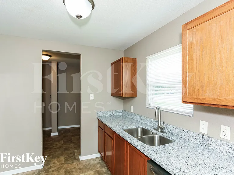 10702 Gathering Dr — Photo 7