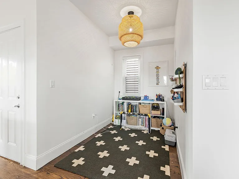 735 E 3rd St #3 — Photo 5