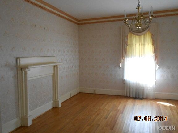 5th image of 705 W Grubb St