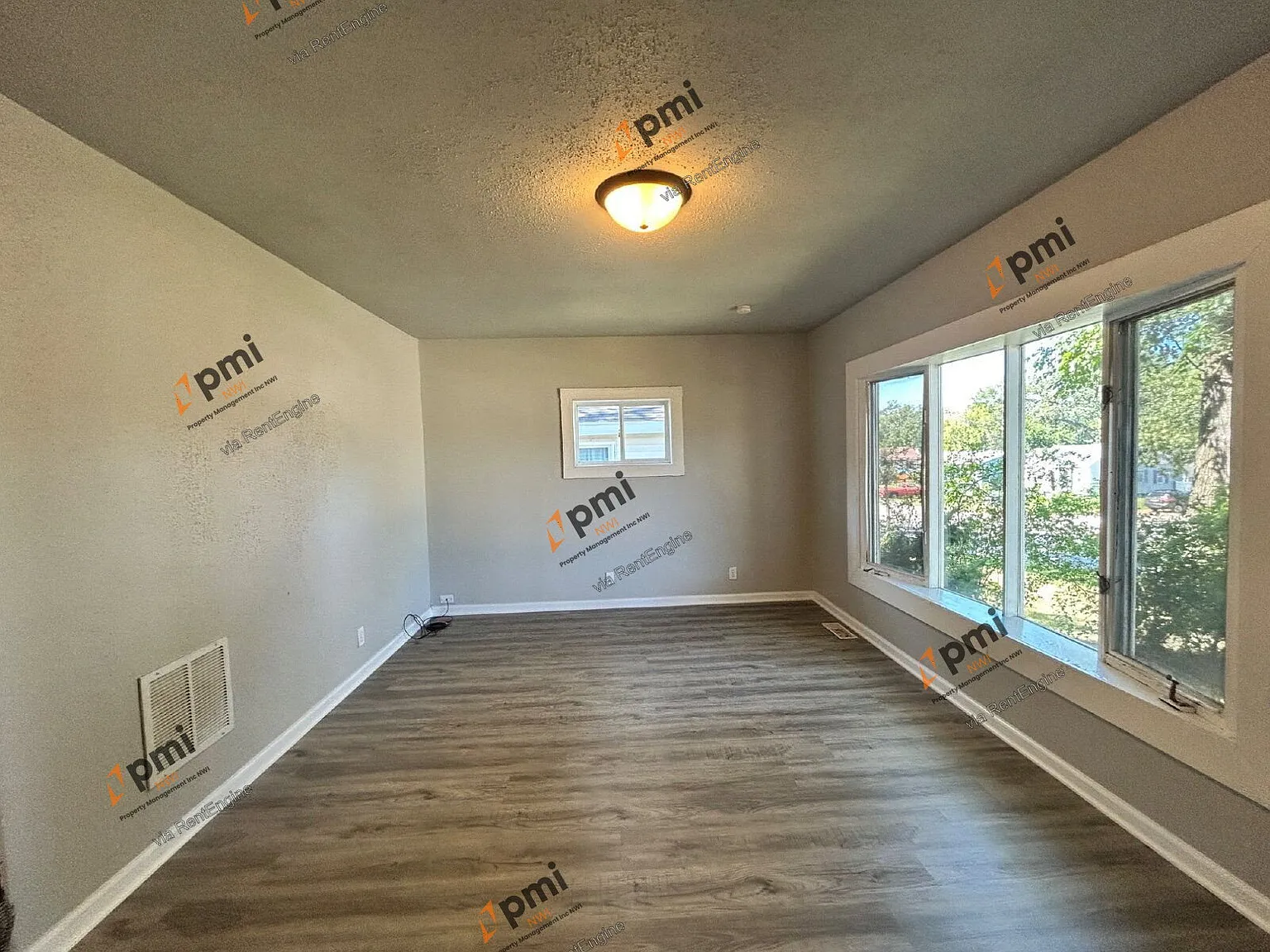 3 bed, 2.0 bath, 988 sqft, $1,325 — Photo 4