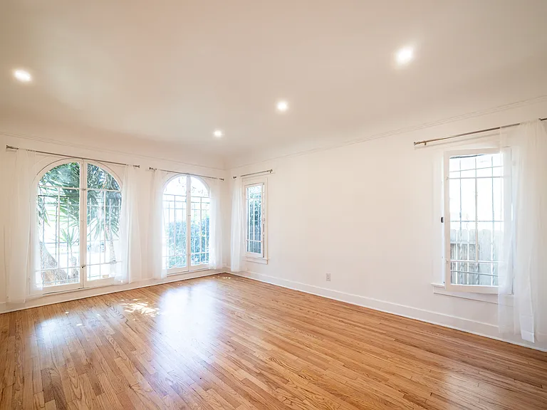 242 S Sycamore Ave #1/2 — Photo 5