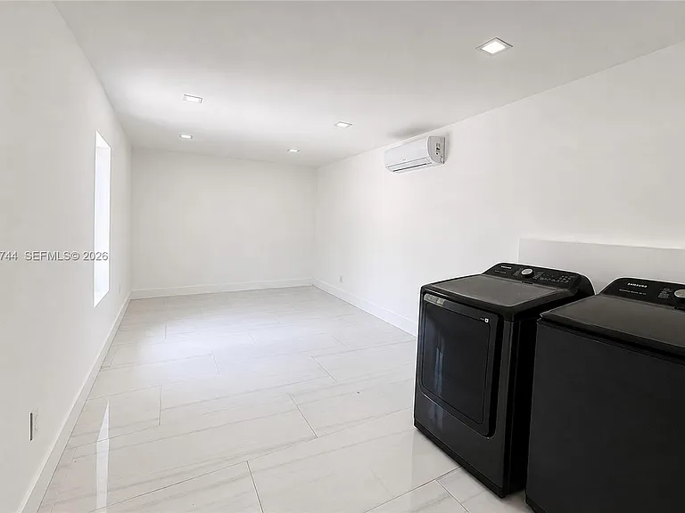 516 La Villa Dr — Photo 10