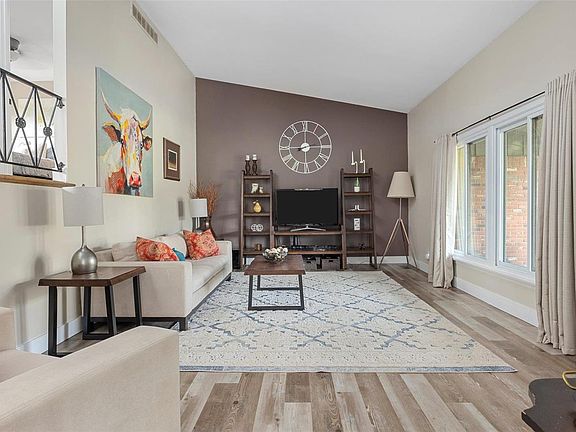 5th image of 450 Medina Dr