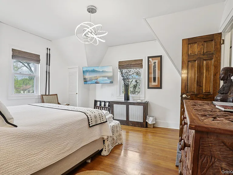 375 Hawthorne Ter — Photo 13