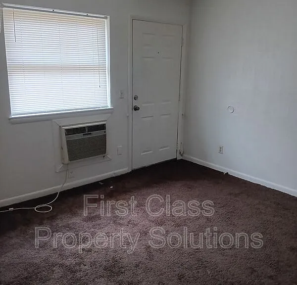 1731 NW 32nd St #18 — Photo 3