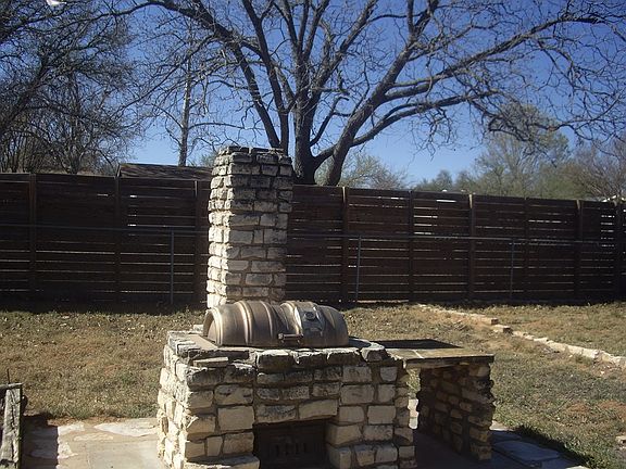 4th image of 206 W Glenmoor Dr
