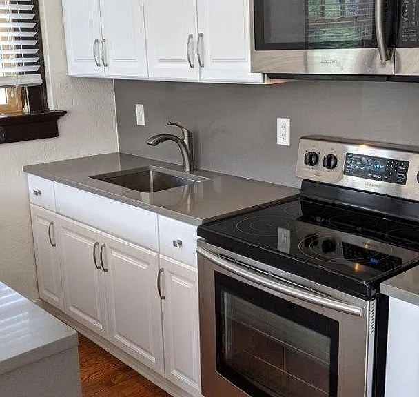 446 N Main St — Photo 4