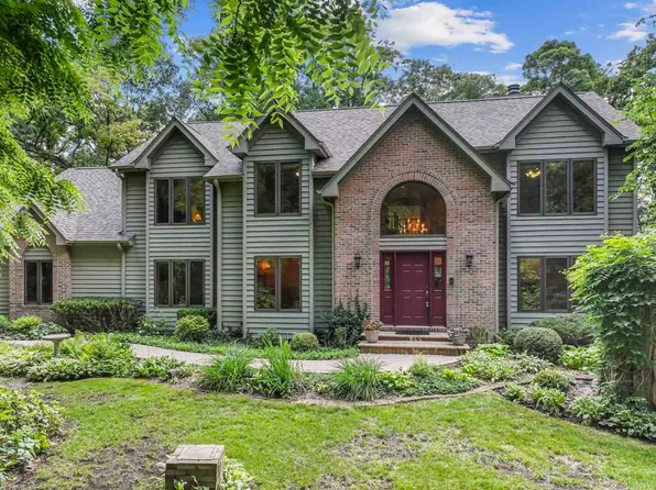 31W139 Rohrssen Rd, Hoffman Estates, IL 60192