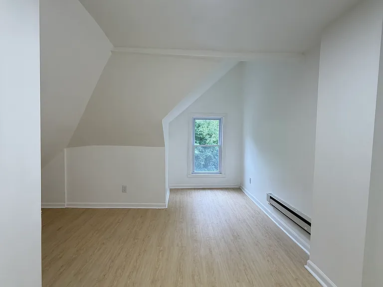 1139 E 74th St #1139 — Photo 10
