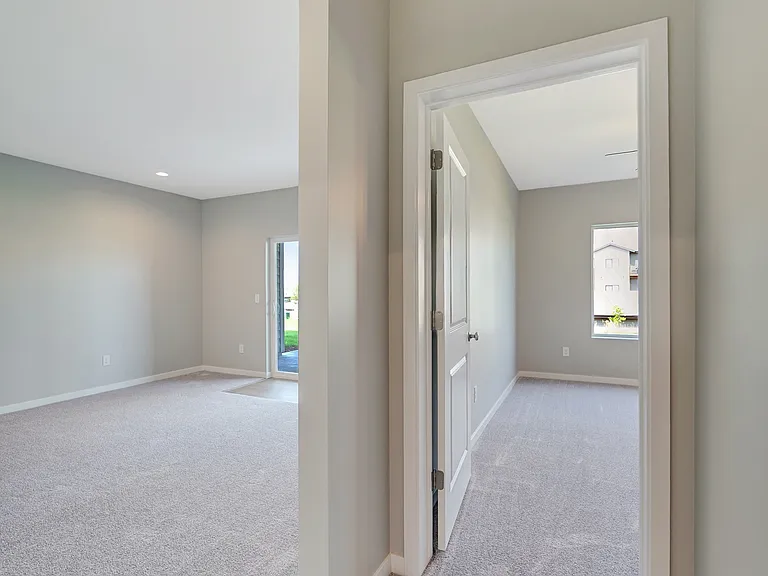 8926 S 42nd St — Photo 49