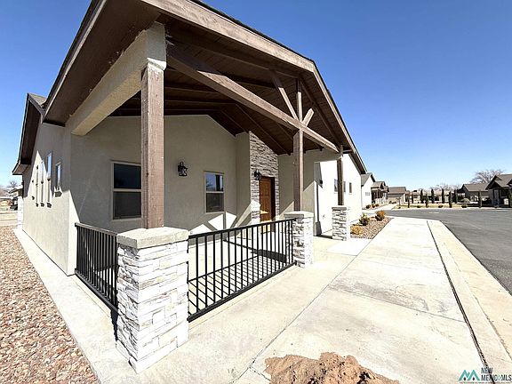 2nd image of 708 Santa Fe Trl W
