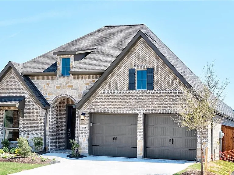 1730 Holmwood Dr — Photo 1