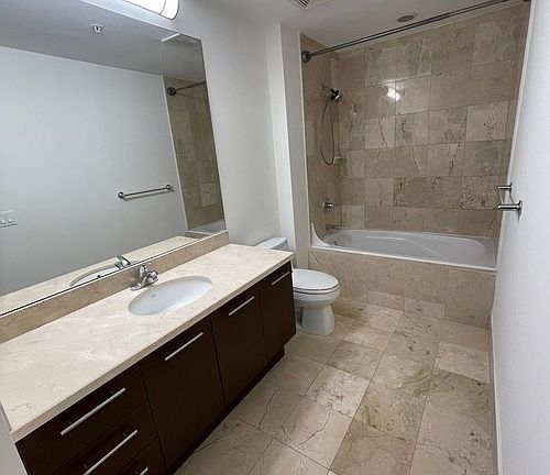 5th image of 410 Evernia St APT 402
