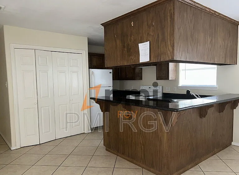 315 W Albatross Ave #UNITC — Photo 2