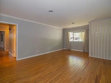 3rd image of 2113 W Lakeview Dr