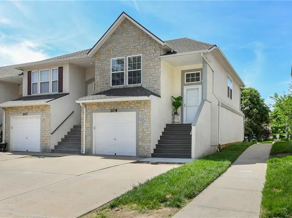 1201 N Mart Way Dr #109, Olathe, KS 66061