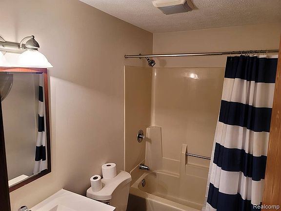 5th image of 8427 Carols Dr
